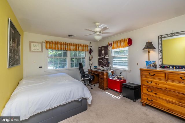 999 CLOVERLY RD, Berwyn, PA 19312