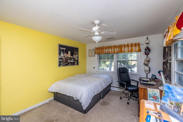 999 CLOVERLY RD, Berwyn, PA 19312