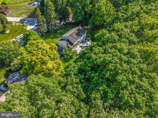 999 CLOVERLY RD, Berwyn, PA 19312