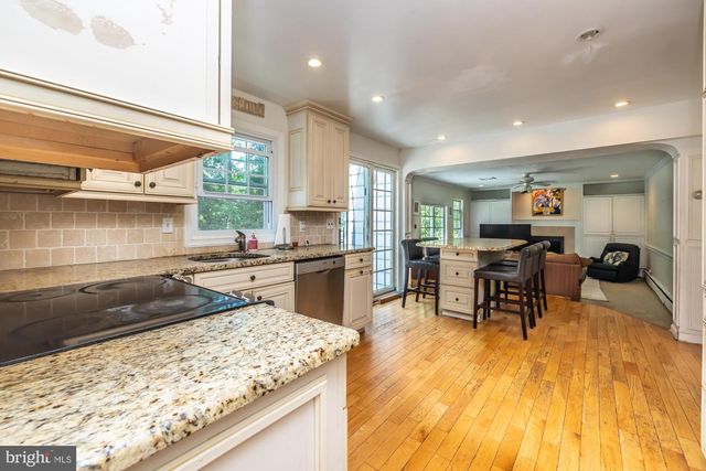 999 CLOVERLY RD, Berwyn, PA 19312