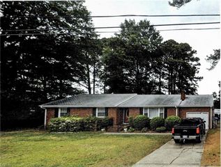 5708 Barberry LN, Portsmouth, VA 23703