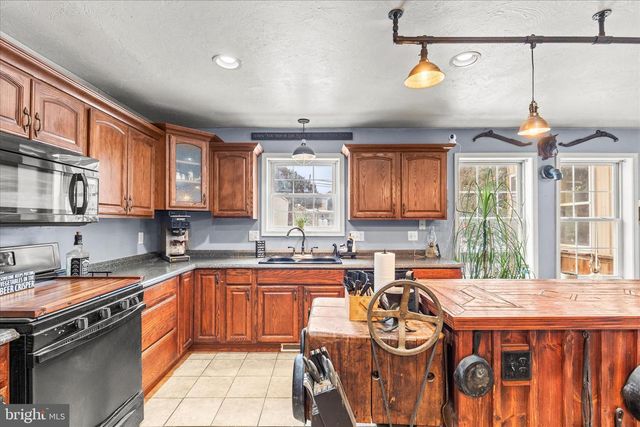 201 E KING ST, East Berlin, PA 17316