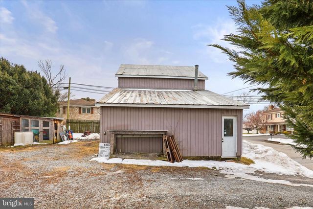 201 E KING ST, East Berlin, PA 17316