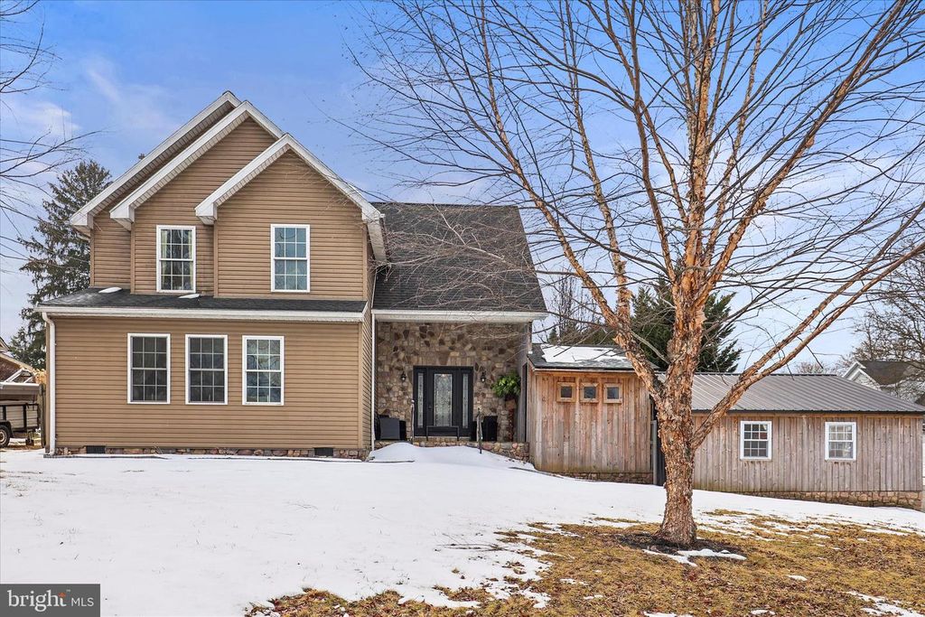 201 E KING ST, East Berlin, PA 17316