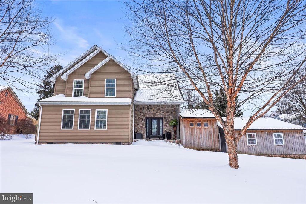 201 E KING ST, East Berlin, PA 17316