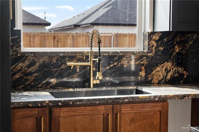 2109 Zinnia Street, Weslaco, TX 78596