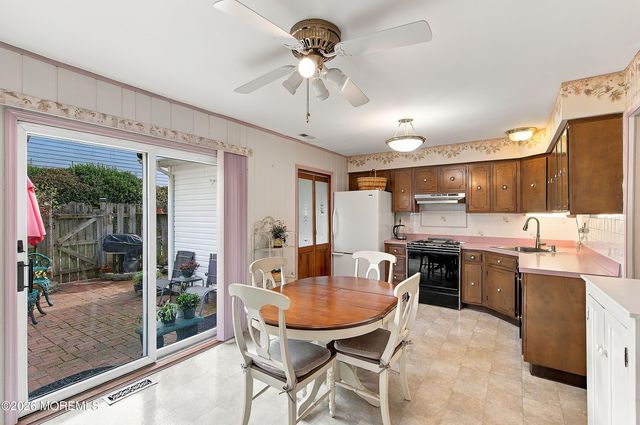 17 Kingsley Way, Freehold, NJ 07728