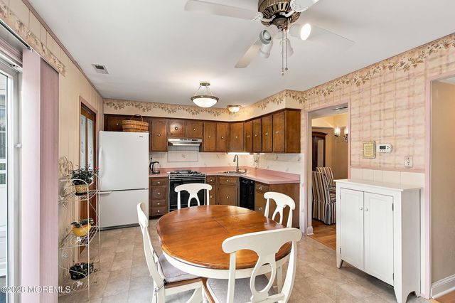 17 Kingsley Way, Freehold, NJ 07728