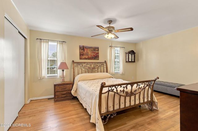 17 Kingsley Way, Freehold, NJ 07728