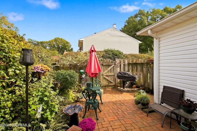 17 Kingsley Way, Freehold, NJ 07728