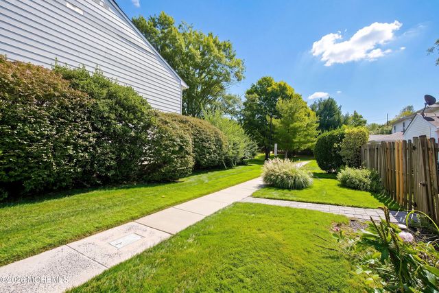 17 Kingsley Way, Freehold, NJ 07728