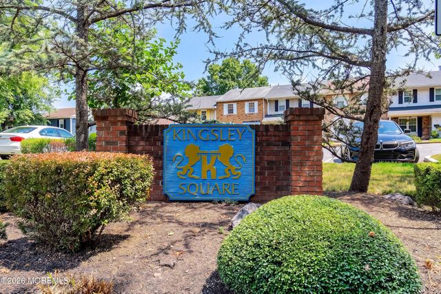 17 Kingsley Way, Freehold, NJ 07728