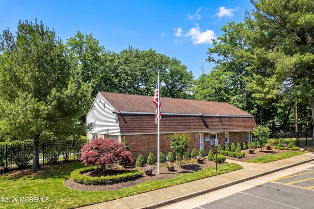 17 Kingsley Way, Freehold, NJ 07728