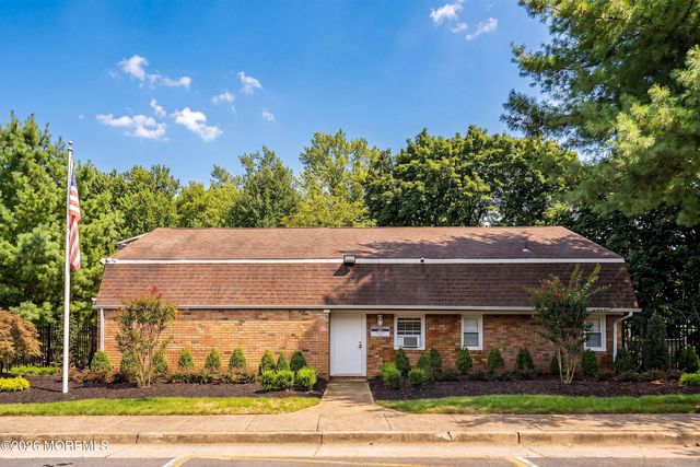 17 Kingsley Way, Freehold, NJ 07728