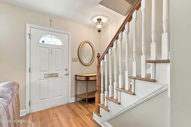 17 Kingsley Way, Freehold, NJ 07728