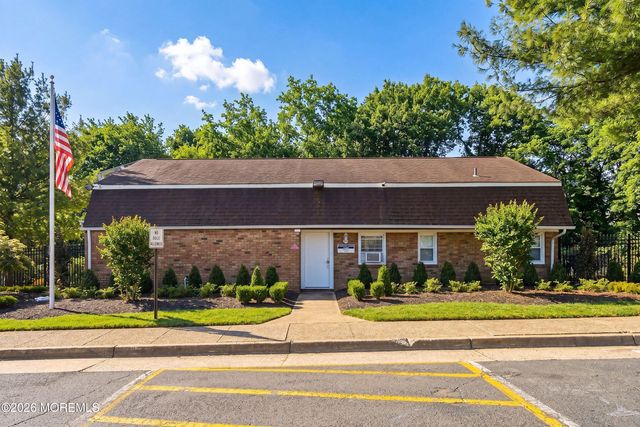 17 Kingsley Way, Freehold, NJ 07728