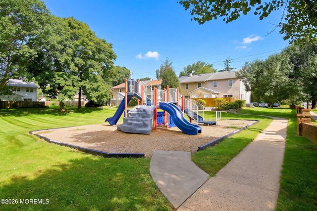 17 Kingsley Way, Freehold, NJ 07728