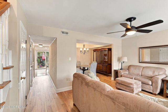 17 Kingsley Way, Freehold, NJ 07728