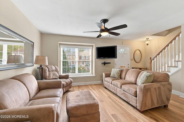 17 Kingsley Way, Freehold, NJ 07728