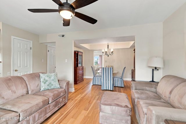 17 Kingsley Way, Freehold, NJ 07728