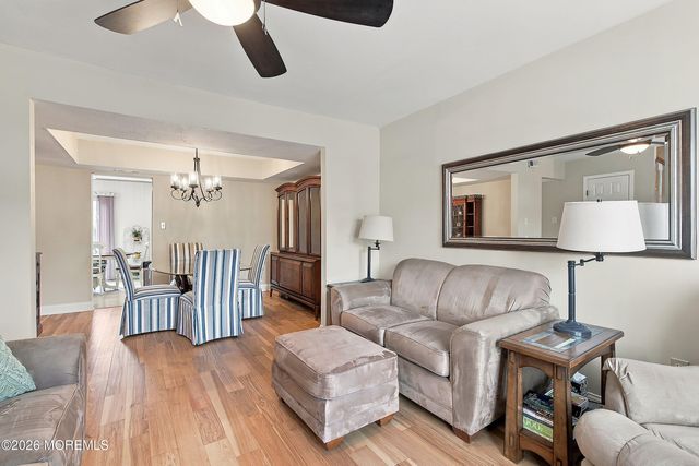 17 Kingsley Way, Freehold, NJ 07728
