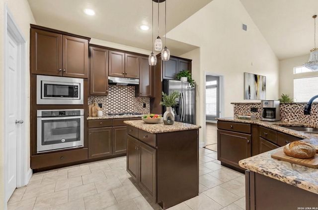 21531 La Pena, San Antonio, TX 78258