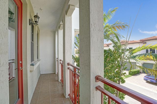 11621 SW 13th Court, Pembroke Pines, FL 33025