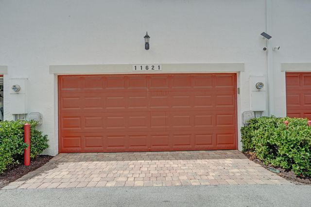 11621 SW 13th Court, Pembroke Pines, FL 33025