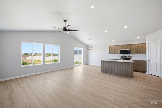 4407 Dayton St, Caldwell, ID 83605