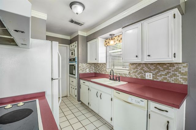 206 Kelly Lane, Baytown, TX 77521