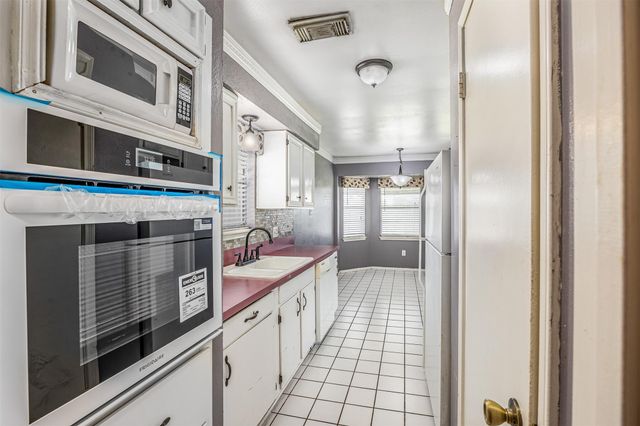 206 Kelly Lane, Baytown, TX 77521