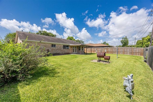 206 Kelly Lane, Baytown, TX 77521