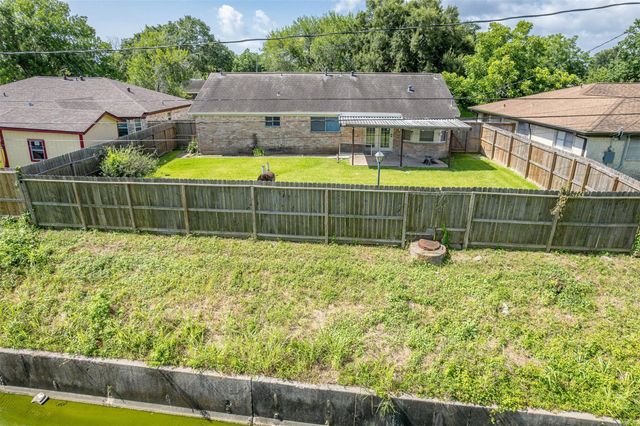 206 Kelly Lane, Baytown, TX 77521