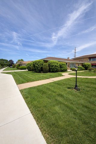 1547 Balmoral Avenue, Westchester, IL 60154