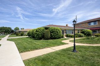 1547 Balmoral Avenue, Westchester, IL 60154