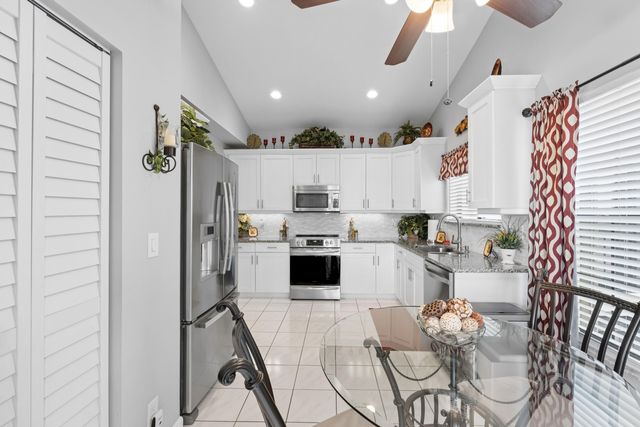 3327 Jog Park Drive 4022, Greenacres, FL 33467