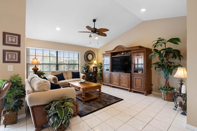 3327 Jog Park Drive 4022, Greenacres, FL 33467