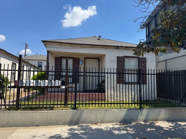 330 N Abby Street, Fresno, CA 93701