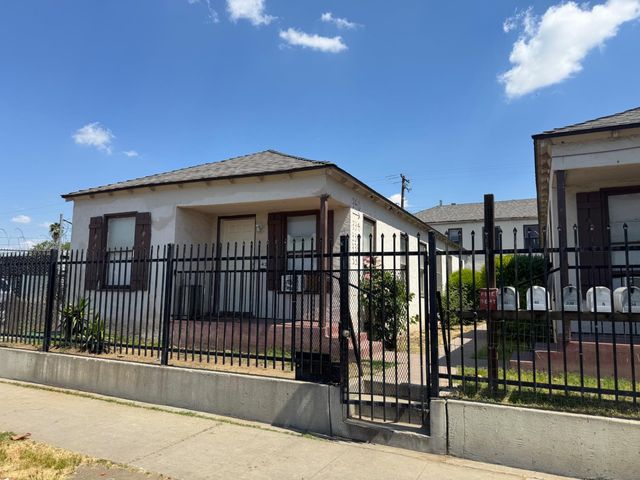 330 N Abby Street, Fresno, CA 93701
