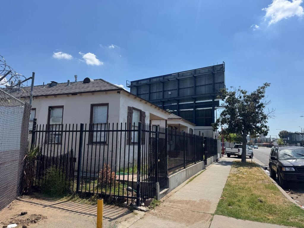 330 N Abby Street, Fresno, CA 93701