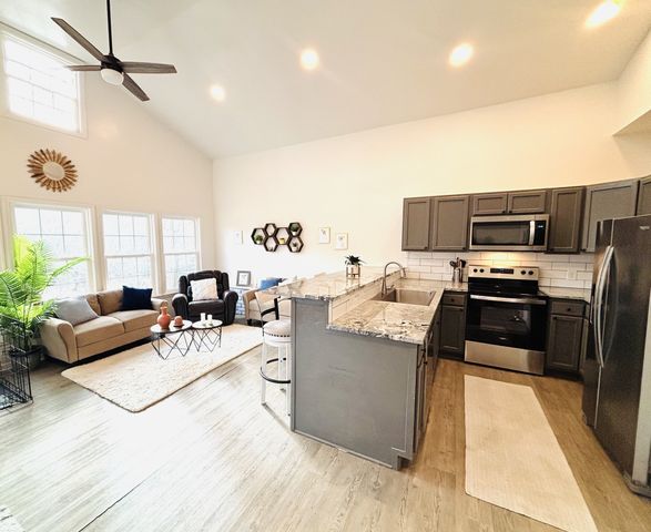 240 Fredonia Rd, Manchester, TN 37355