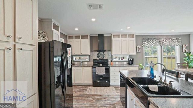 876 Hires Road, Jesup, GA 31545