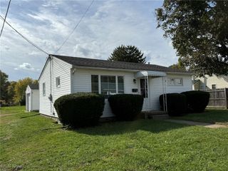 312 Minnich Avenue NE, New Philadelphia, OH 44663