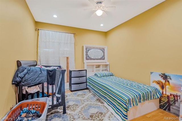 27227 W Pleasant Ridge Street, Dearborn Heights, MI 48127