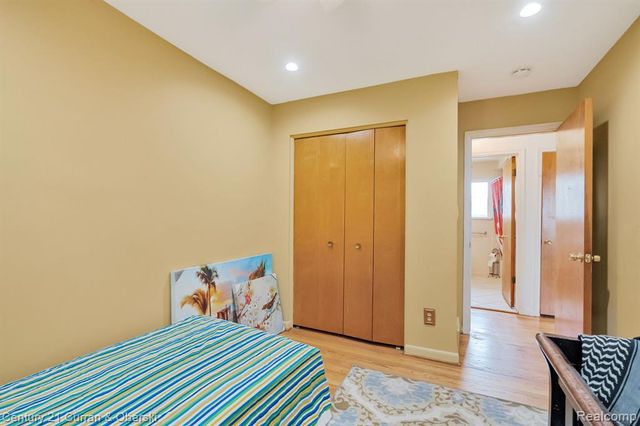 27227 W Pleasant Ridge Street, Dearborn Heights, MI 48127