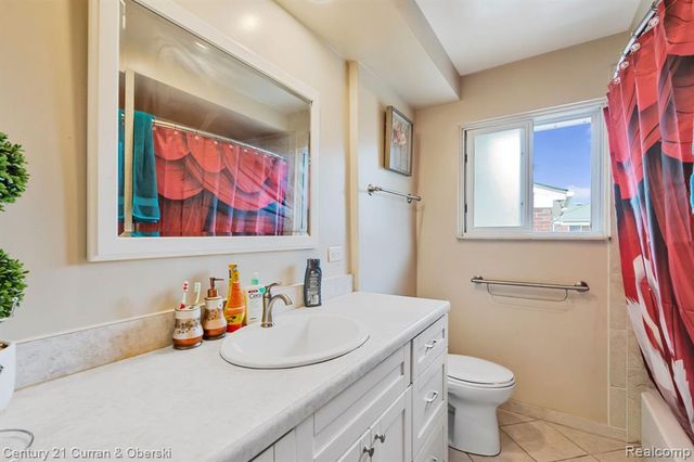 27227 W Pleasant Ridge Street, Dearborn Heights, MI 48127