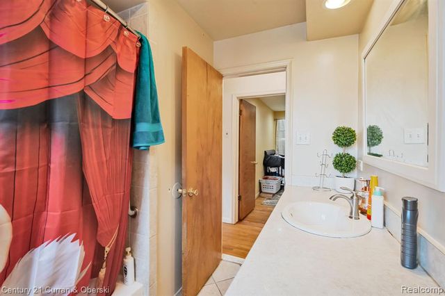 27227 W Pleasant Ridge Street, Dearborn Heights, MI 48127