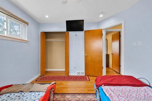 27227 W Pleasant Ridge Street, Dearborn Heights, MI 48127