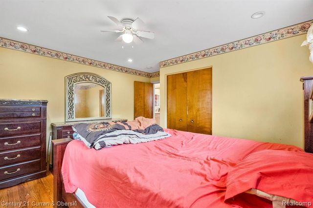 27227 W Pleasant Ridge Street, Dearborn Heights, MI 48127