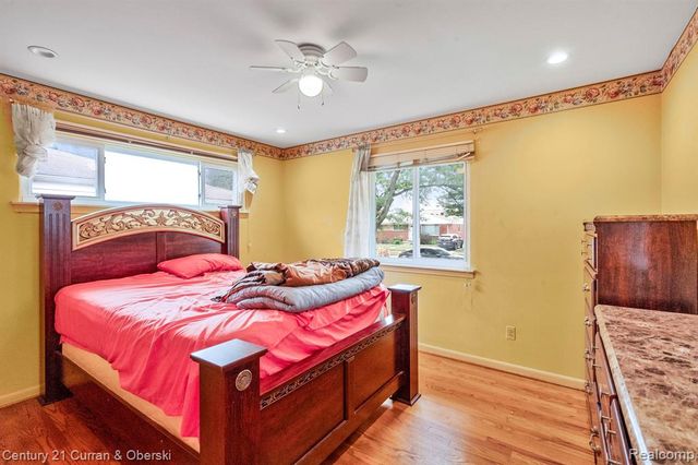 27227 W Pleasant Ridge Street, Dearborn Heights, MI 48127